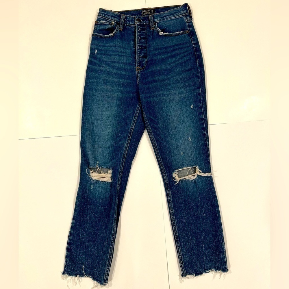 Abercrombie & Fitch Ultra High Rise Mom Jean Distressed Size 26/2R